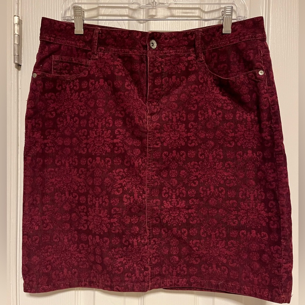 Burgundy corduroy print mini skirt